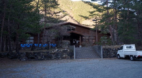【富士山の樹海でお洒落キャンプ♪】『キャンプアカイケ』キャンプ場情報まとめ
